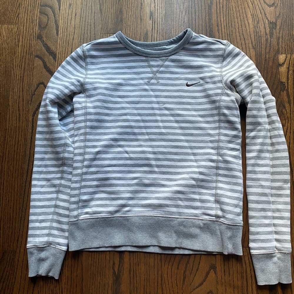 vintage women’s nike crewneck